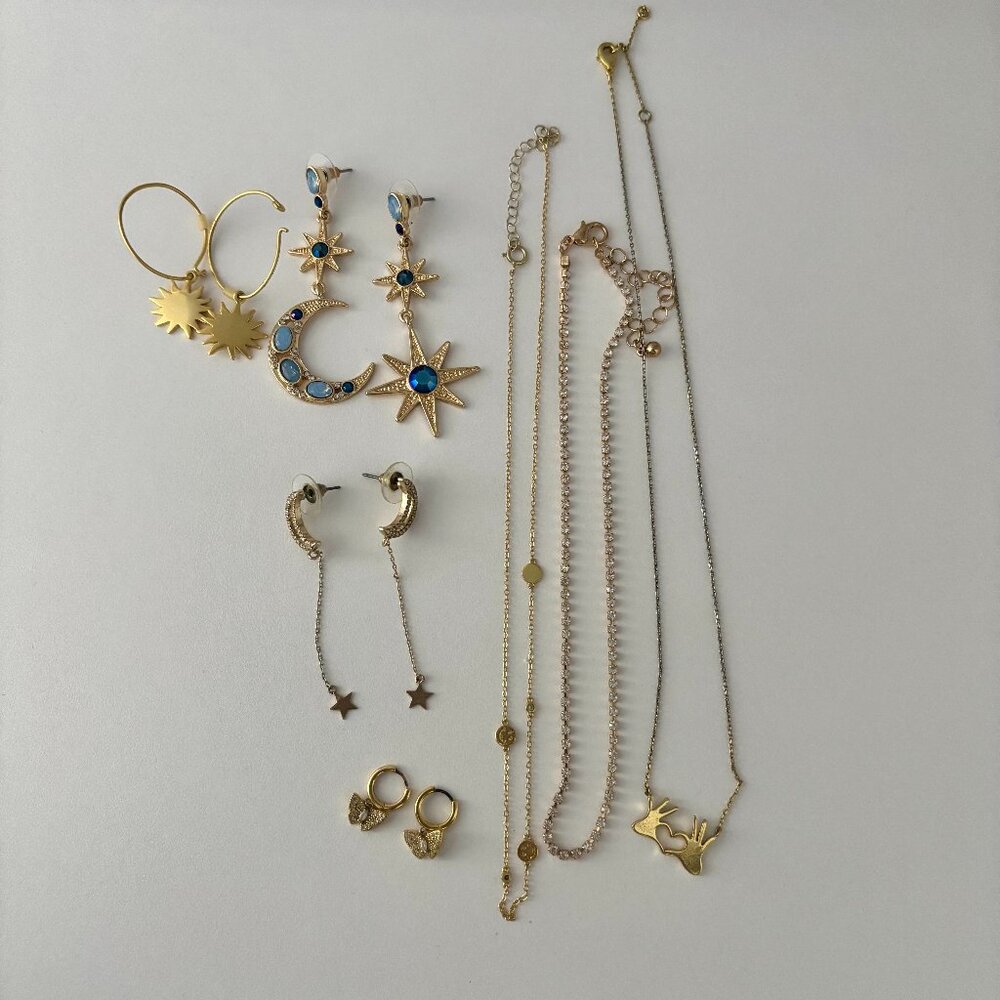 Bundle Of Miscellaneous Jewelry